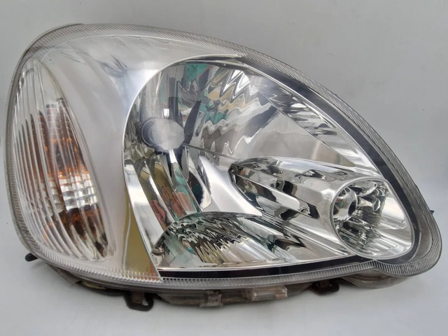 Reflektor prawy 811300D080 TOYOTA