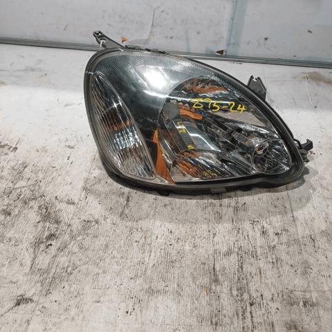 Reflektor prawy 811300D080 TOYOTA