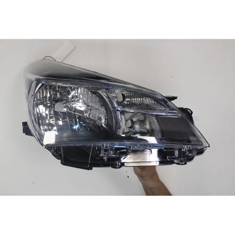 Reflektor prawy 811300DA10 TOYOTA