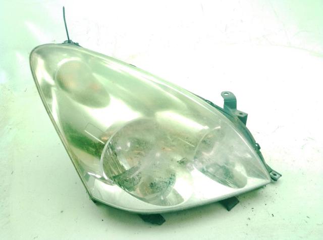 Reflektor prawy 811300F010 TOYOTA