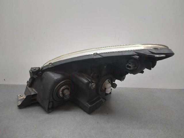 Reflektor prawy 811300F010 TOYOTA