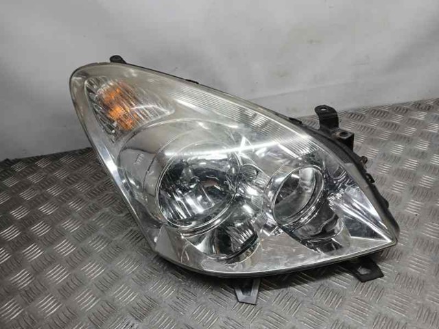 Reflektor prawy 811300F010 TOYOTA