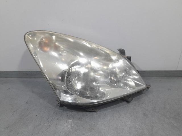 Reflektor prawy 811300F010 TOYOTA