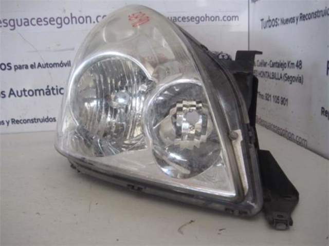 Reflektor prawy 811300F010 TOYOTA