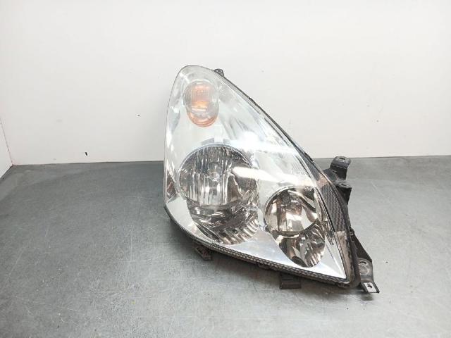 Reflektor prawy 811300F010 TOYOTA