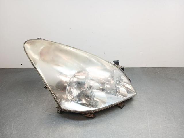 Reflektor prawy 811300F010 TOYOTA