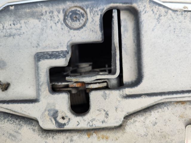 Zamek maski do KIA Spectra LD