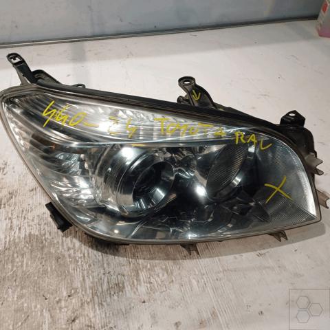 Reflektor prawy 8113042311 TOYOTA