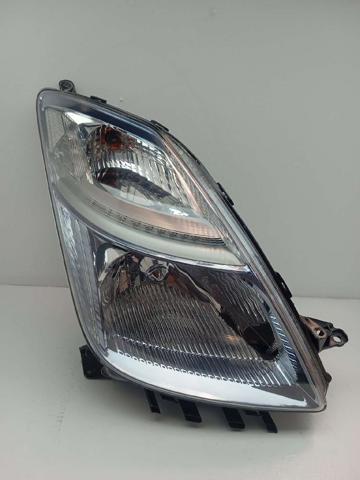 Reflektor prawy 8113047180 TOYOTA