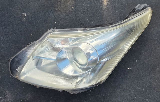 Reflektor lewy 8117005310 TOYOTA