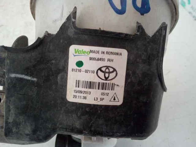 Lampa przeciwmgielna prawa 8121002110 TOYOTA