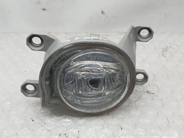 Lampa przeciwmgielna lewa 8122002190 TOYOTA