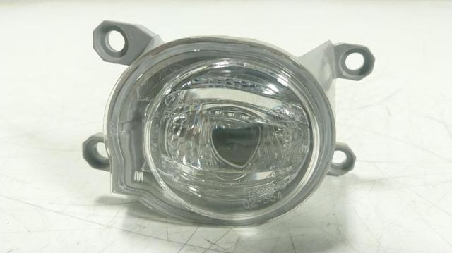 Lampa przeciwmgielna lewa 8122102190 TOYOTA
