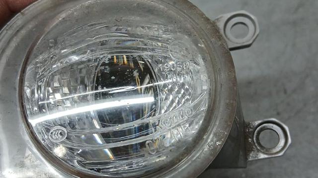 Lampa przeciwmgielna lewa 8122102190 TOYOTA