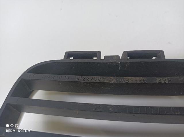 Atrapa chłodnicy prawa 8122238 BMW