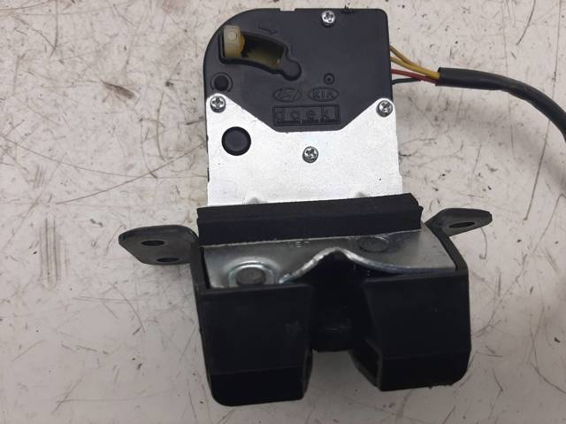 Zamek klapy bagażnika (3/5 drzwi tylnych) KIA Rio 2 JB