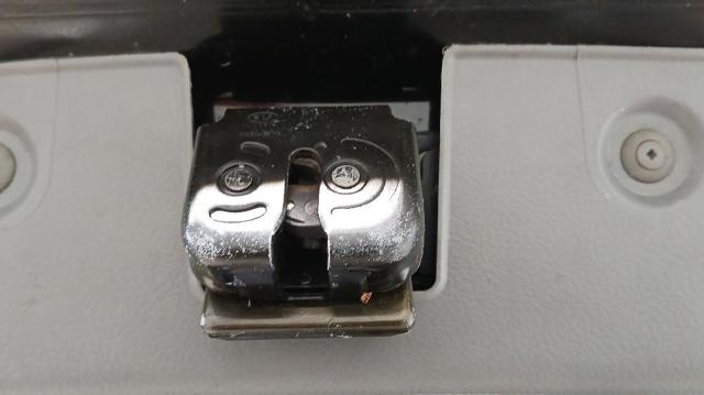 Zamek klapy bagażnika (3/5 drzwi tylnych) 812303E000 HYUNDAI