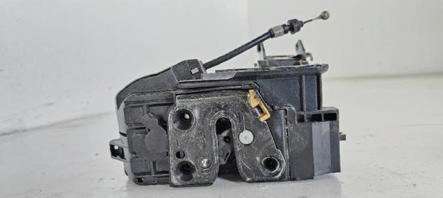 Zamek drzwi przednich lewych 813102B020 HYUNDAI