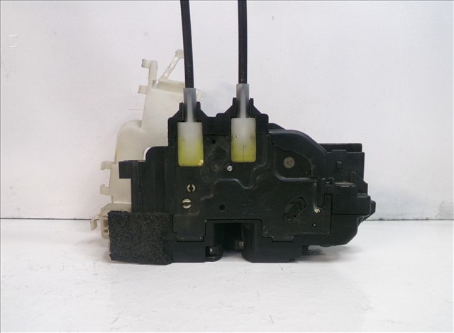 Zamek drzwi przednich lewych 813102L020 HYUNDAI