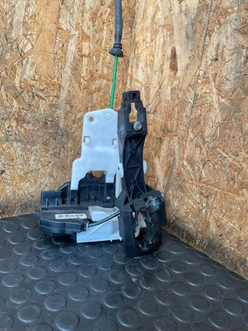 Zamek drzwi przednich lewych 813102L020 HYUNDAI
