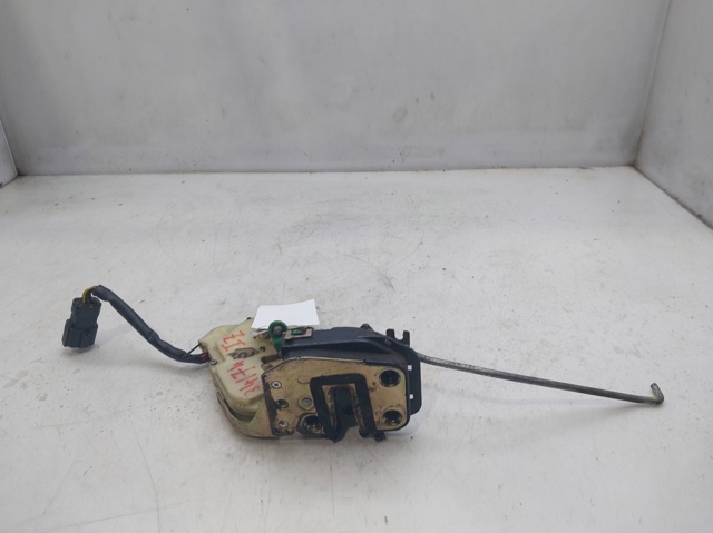 Zamek drzwi przednich lewych 813103E010 HYUNDAI