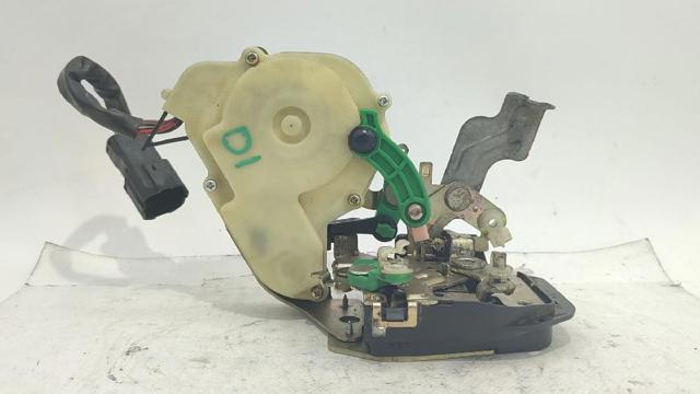 Zamek drzwi przednich lewych 813103E010 HYUNDAI