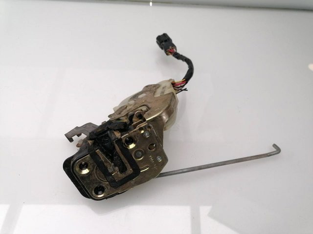 Zamek drzwi przednich lewych 813103E010 HYUNDAI