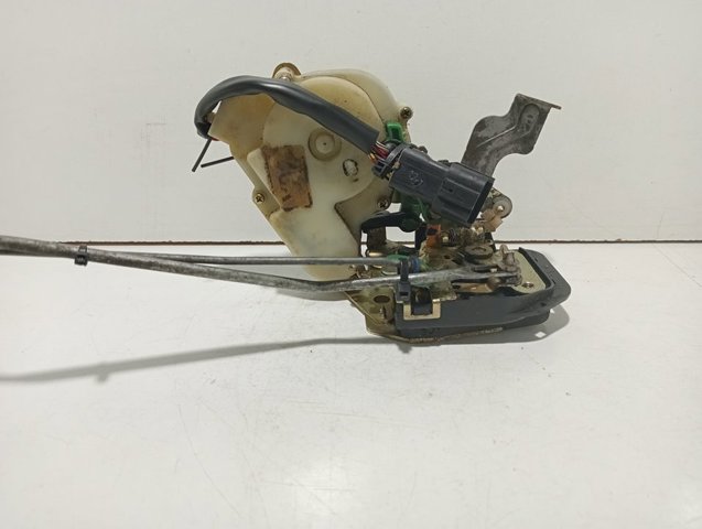 Zamek drzwi przednich lewych 813103E010 HYUNDAI