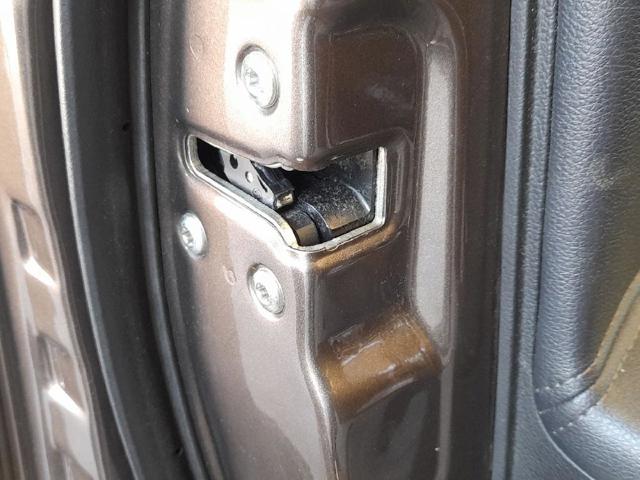 Zamek drzwi przednich lewych 813103U000 HYUNDAI