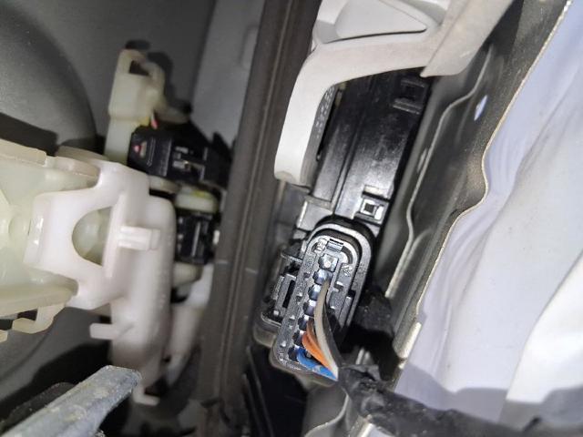 Zamek drzwi przednich lewych 813103U000 HYUNDAI