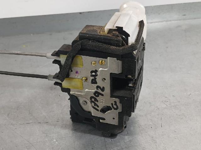 Zamek drzwi przednich prawych 813201J030 HYUNDAI