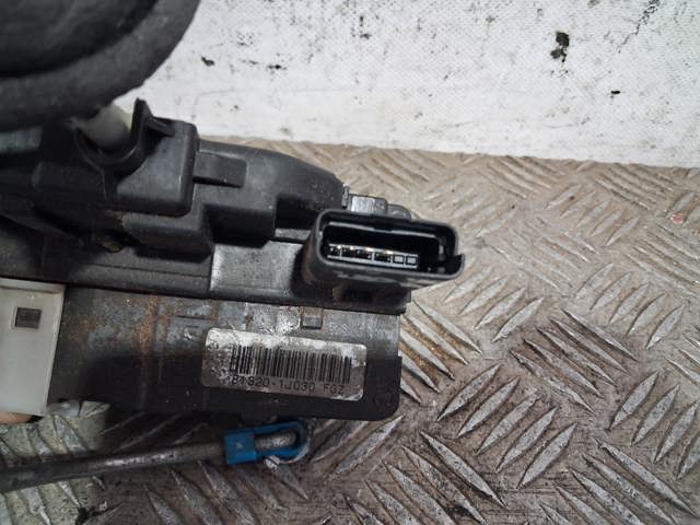 Zamek drzwi przednich prawych 813201J030 HYUNDAI