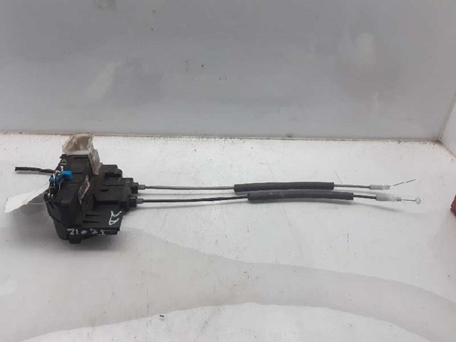 Zamek drzwi przednich prawych 813201J030 HYUNDAI
