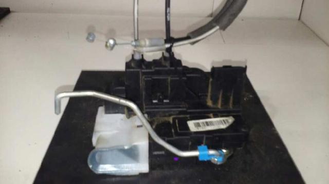 Zamek drzwi przednich prawych 813201J030 HYUNDAI