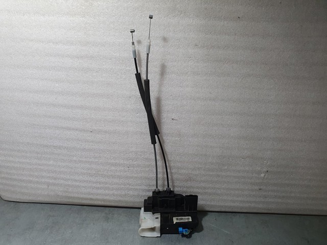 Zamek drzwi przednich prawych 813201J030 HYUNDAI