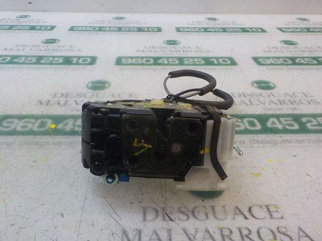 Zamek drzwi przednich prawych 813201J030 HYUNDAI