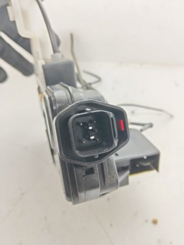 Zamek drzwi przednich prawych Hyundai Santa Fe 1 SM