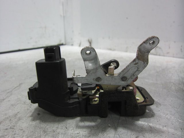 Zamek drzwi przednich prawych KIA Cerato 1 LD