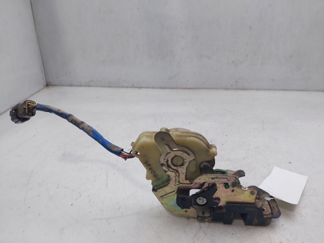Zamek drzwi przednich prawych 813203E010 HYUNDAI