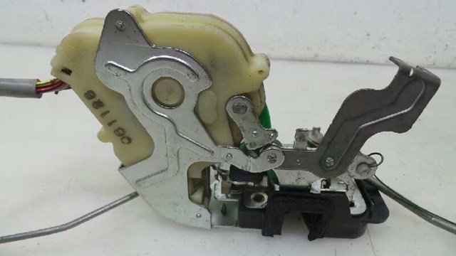 Zamek drzwi przednich prawych 813203E010 HYUNDAI