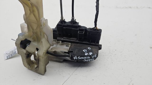 Zamek drzwi przednich prawych 813203K011 HYUNDAI