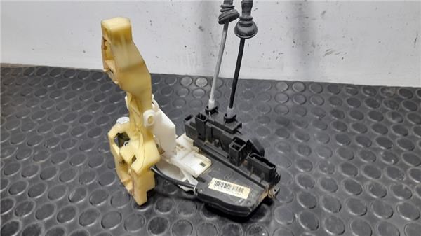 Zamek drzwi przednich prawych 813203K011 HYUNDAI