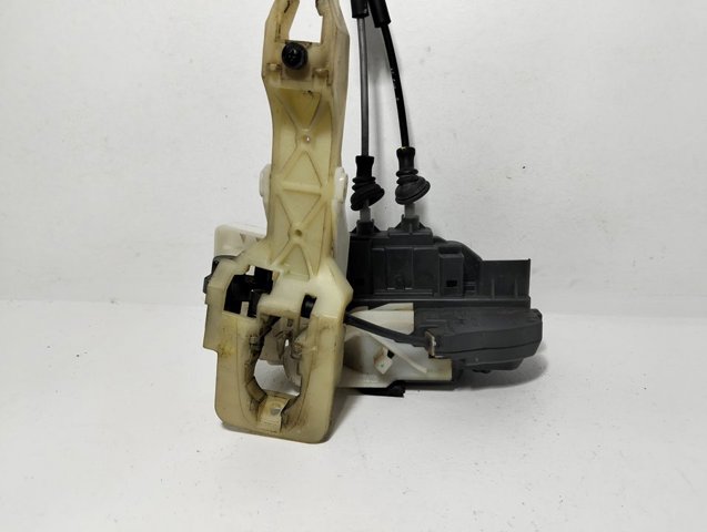 Zamek drzwi przednich prawych 813203K011 HYUNDAI