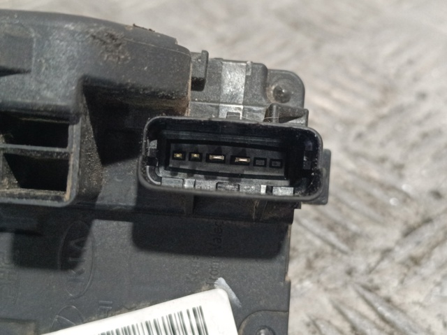 Zamek drzwi przednich prawych 813203K011 HYUNDAI