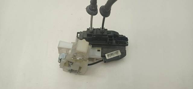 Zamek drzwi przednich prawych 813203K011 HYUNDAI