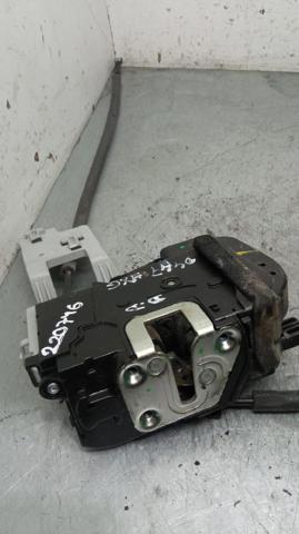 Zamek drzwi przednich prawych 813203U010 HYUNDAI