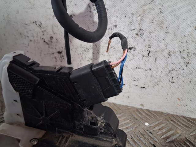 Zamek drzwi przednich prawych 81320A4010 HYUNDAI