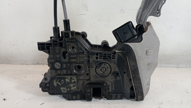 Zamek drzwi przednich prawych 81320J9010 HYUNDAI