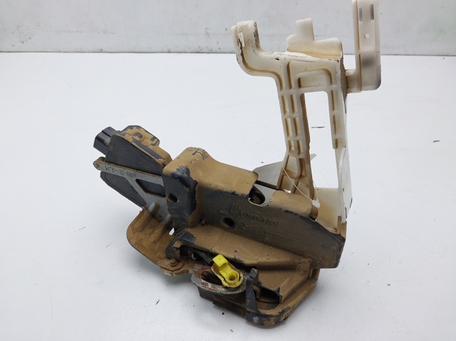 Zamek drzwi tylnych lewych 8141026000 HYUNDAI