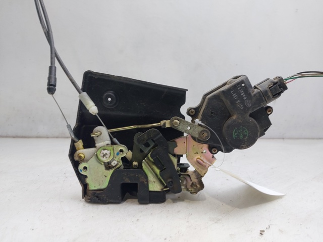 Zamek drzwi tylnych lewych 814102E000 HYUNDAI
